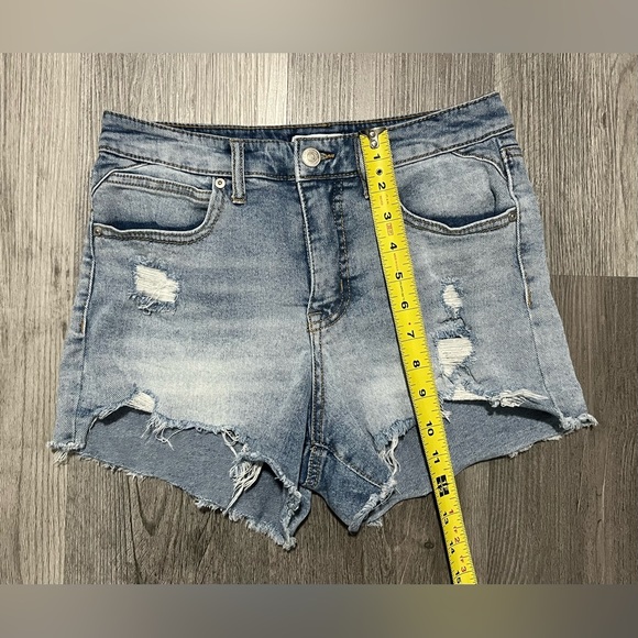 Sofia Jeans by Sofia Vergara Distressed Jean Shorts - Chi - Women’s Sz 2 - Picture 3 of 10